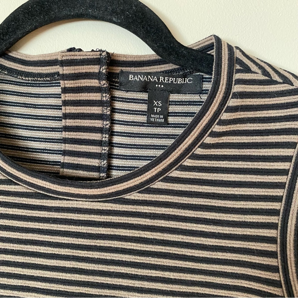 [XS] Banana Republic Ribbed Striped Top | Chocolate Brown and Black - Picture 3 of 6